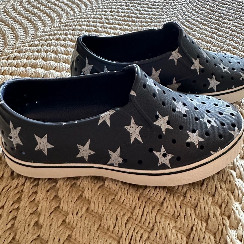 Native Jefferson Slip-On Shoes, Toddler Size 13, Navy blue w white stars